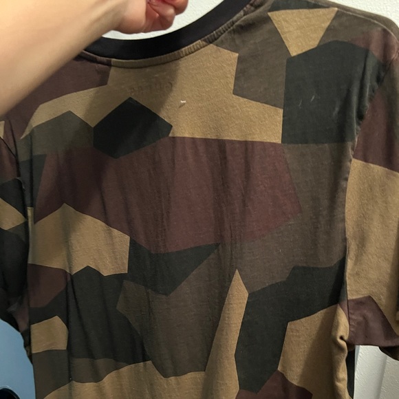 Mens camo guess tshirt - Picture 3 of 3